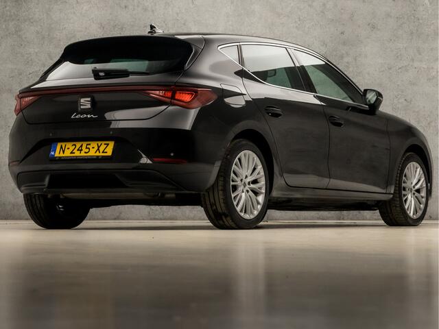 Seat LEON 1.5 TSI Xcellence Sport 150Pk Automaat (VIRTUAL COCKPIT, APPLE CARPLAY, GROOT NAVI, STUUR/STOELVERWARMING, KEYLESS, ADAPTIVE CRUISE, SFEERVERLICHTING, GETINT GLAS, NIEUWSTAAT)