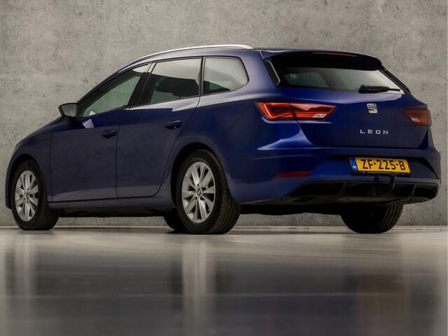 Seat LEON ST 1.0 EcoTSI Intense Sport Automaat (APPLE CARPLAY, NAVIGATIE, CLIMATE, GETINT GLAS, LED KOPLAMPEN, SPORTSTOELEN, TREKHAAK, CAMERA, PARKEERSENSOREN, NIEUWSTAAT)