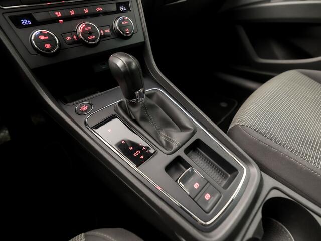 Seat LEON ST 1.0 EcoTSI Intense Sport Automaat (APPLE CARPLAY, NAVIGATIE, CLIMATE, GETINT GLAS, LED KOPLAMPEN, SPORTSTOELEN, TREKHAAK, CAMERA, PARKEERSENSOREN, NIEUWSTAAT)