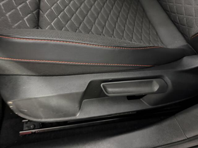 Seat LEON 1.4 TSI eHybrid PHEV FR / AUTOMAAT/ VIRTUAL COCKPIT/ STUUR+STOELVERWARMING/ PARK.SENSOREN/ ACC/ DODEHOEK/ RIJ-MODI/ NAVI/ DAB/ LED/ ISOFIX/ 17'' LMV