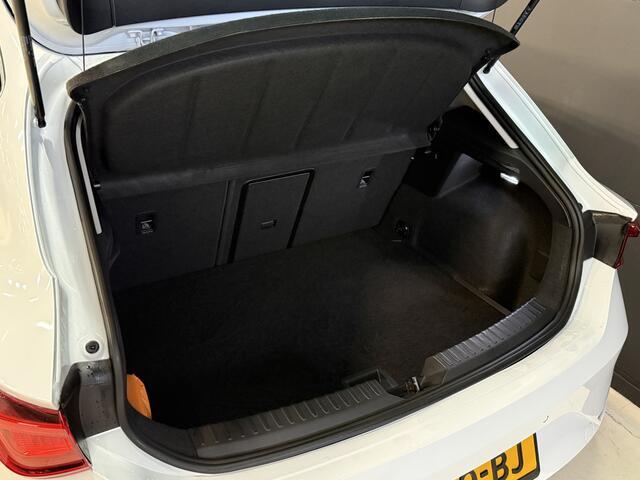 Seat LEON 1.5 eTSI Style Business Intense | Camera | Apple Carplay | Keyless