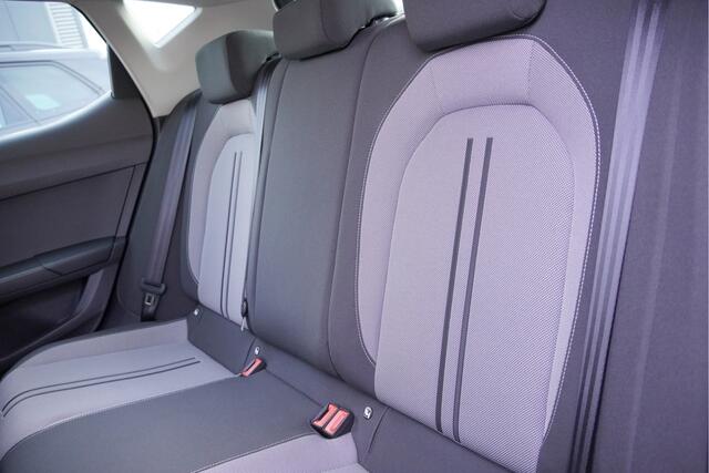 Seat LEON 1.5 eTSI 150PK! Automaat 5drs Style Launch Edition BJ2021 Lmv 17" | Led V+A | Pdc | Navi | Elek. trekhaak | Virtual cockpit | Climate control | Cruise control | Extra getint glas