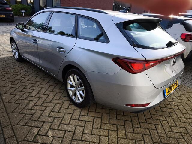 Seat LEON Sportstourer 1.0 eTSI FR Business Elektrisch uitklapbare trekhaak | Virtual Cockpit | Achteruitrijcamera | Navigatiesysteem + Carplay Android auto