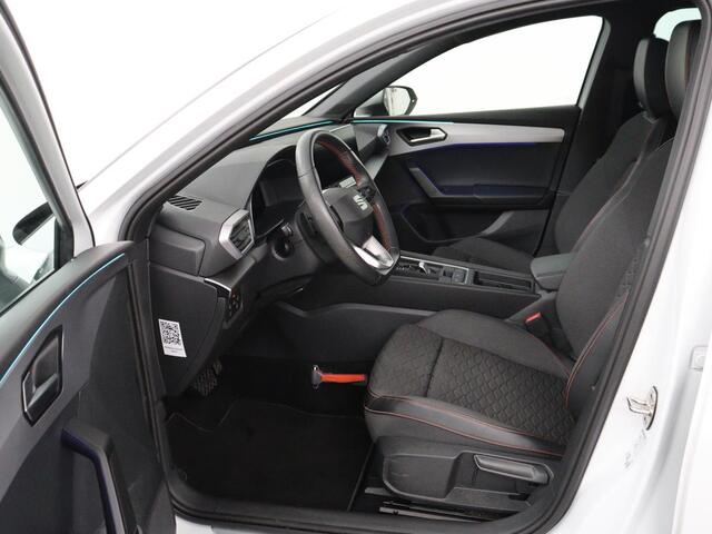 Seat LEON 1.5 eTSI FR Intens | Carplay | Adaptive cruise | Sfeerverlichting | Navigatie | Parkeerhulp | Dodehoek detectie | Full LED | Climate control | Bluetooth