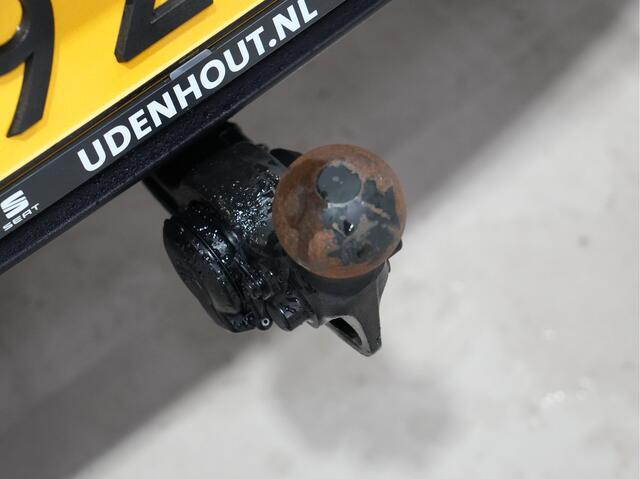 Seat LEON Sportstourer 1.5 eTSI 150pk Style Business Intense Trekhaak Navigatie Camera Acc Android/Carplay 305