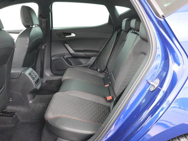 Seat LEON 1.0 TSI FR Launch Edition | Panoramadak | Trekhaak | Stoelverwarming | Camera | Carplay | Navigatie | Sfeerverlichting | Adaptive cruise | Keyless | Full LED | Dodehoek detectie