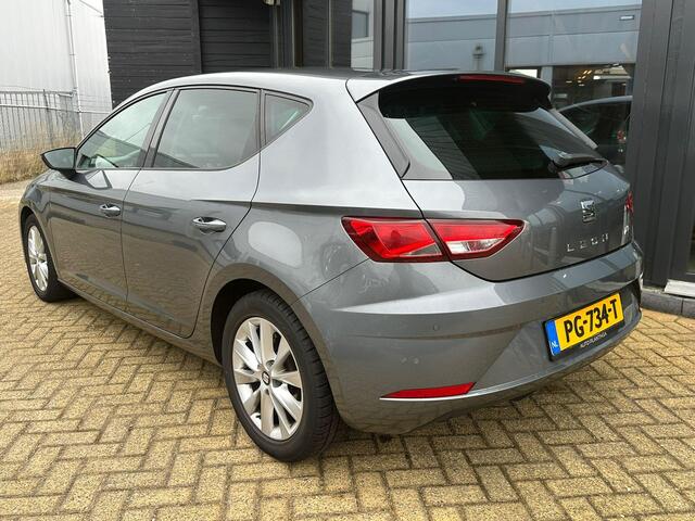 Seat LEON 1.0 EcoTSI Style Business Intense 116PK | AUTOMAAT | NL Auto | 2e Eigenaar | Sportonderstel | Navigatie | Apple Carplay | Android Auto | Privacy Glass | Parkeersensoren Voor en Achter | Climate Control | Cruise Control | Lichtmetalen Velgen |