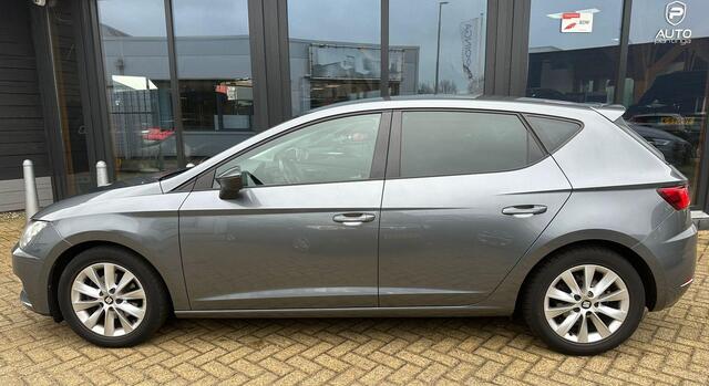Seat LEON 1.0 EcoTSI Style Business Intense 116PK | AUTOMAAT | NL Auto | 2e Eigenaar | Sportonderstel | Navigatie | Apple Carplay | Android Auto | Privacy Glass | Parkeersensoren Voor en Achter | Climate Control | Cruise Control | Lichtmetalen Velgen |