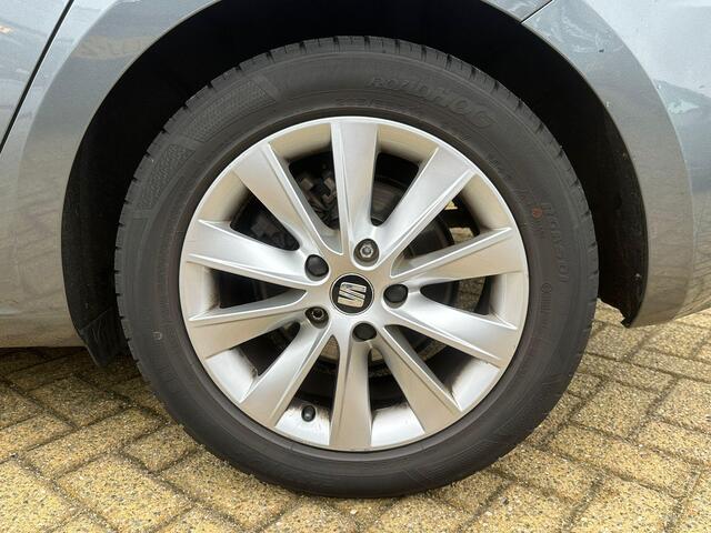 Seat LEON 1.0 EcoTSI Style Business Intense 116PK | AUTOMAAT | NL Auto | 2e Eigenaar | Sportonderstel | Navigatie | Apple Carplay | Android Auto | Privacy Glass | Parkeersensoren Voor en Achter | Climate Control | Cruise Control | Lichtmetalen Velgen |