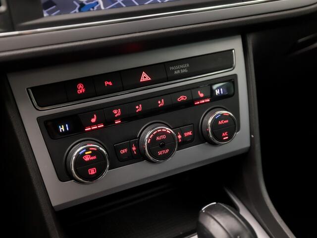 Seat LEON 1.0 TSI Sport Automaat (FULL OPTION, VIRTUAL COCKPIT, APPLE CARPLAY, NAVIGATIE, LEDER, CAMERA, SPORTSTOELEN, STOELVERWARMING, GETINT GLAS, LED KOPLAMPEN, NIEUWSTAAT)