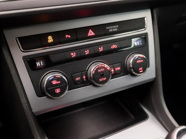 Seat LEON 1.4 TSI Sport (APPLE CARPLAY, CLIMATE, KEYLESS, SFEERVERLICHTING, GETINT GLAS, SPORTSTOELEN, LM VELGEN, CRUISE, NIEUWSTAAT)