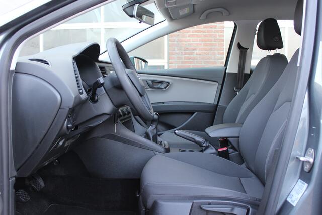 Seat LEON ST 1.0 EcoTSI Reference / Trekhaak / Parkeerhulp achter / 16'' / Bluetooth / Stoelverwarming / Cruise Control