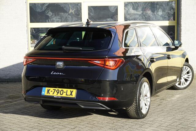 Seat LEON Sportstourer 1.5 TSI Style Launch Edition BJ2021 Lmv 17" | Led V+A | Pdc | Elek. trekhaak | Achteruitrijcamera | App-Connect | Navi | Virtual cockpit | Climate control | Cruise control | Extra getint glas