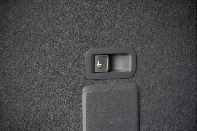 Seat LEON Sportstourer 1.5 TSI Style Launch Edition BJ2021 Lmv 17" | Led V+A | Pdc | Elek. trekhaak | Achteruitrijcamera | App-Connect | Navi | Virtual cockpit | Climate control | Cruise control | Extra getint glas