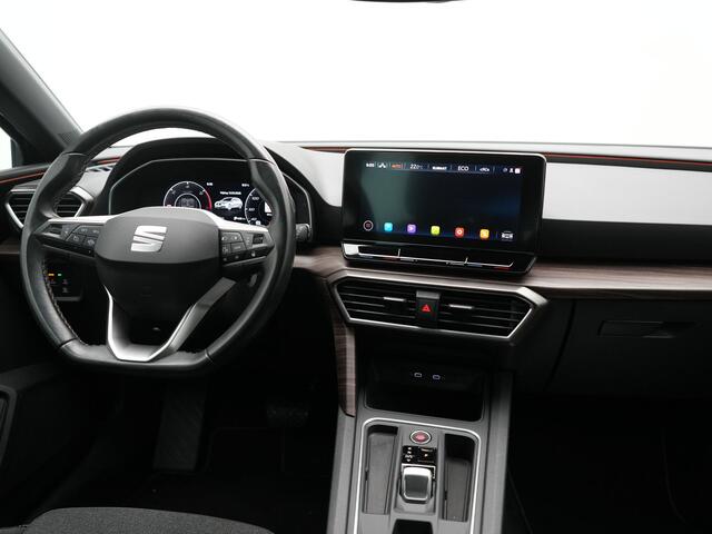 Seat LEON Sportstourer 1.4 TSI eHybrid Xcellence PHEV 204pk Dealer O.H. | Trekhaak Af Fabriek | Camera | Sportstoelen & Stuur Verwarmd | Keyless | Virtual | Navigatie | DAB | Plug In Hybrid |