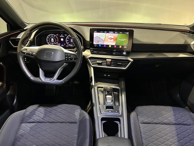 Seat LEON Sportstourer 1.5 eTSI FR Launch Edition | Panoramadak | Trekhaak | Navigatie | All-season banden |