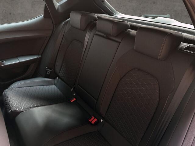 Seat LEON 1.5 eTSI FR Sport 150Pk Automaat (SCHUIFDAK, APPLE CARPLAY, GROOT NAVI, PARKEERSENSOREN, SPORTSTOELEN, LEDER, GETINT GLAS, ADAPTIVE CRUISE, NIEUWSTAAT)