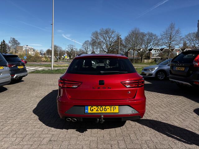 Seat LEON ST 1.5 TSI FR Ultimate Edition Black 150PK Cruise Pano/schuifdak Automaat Stoel/Stuurverwarming Navi Applecarplay Nap