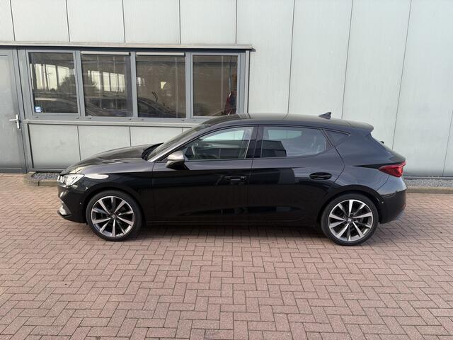 Seat LEON 1.5 TSi 150pk FR Launch Edition CAMERA/KEYLESS/CARPLAY/ADAPT/CRUISE/PDC/18INCH