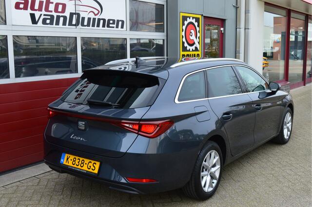 Seat LEON Sportstourer 1.5 eTSI Style Launch Edition O.a: Camera, PDC, Carplay, Navi, Clima, ACC, Etc. All-in prijs!