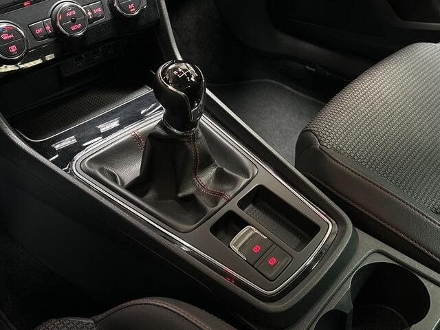 Seat LEON 1.4 EcoTSI FR Intense Sport 150Pk (APPLE CARPLAY, NAVIGATIE, CLIMATE, PARKEERSENSOREN, LEDER, SPORTSTOELEN, GETINT GLAS, CRUISE, LED KOPLAMPEN, NIEUWE APK, NIEUWSTAAT)