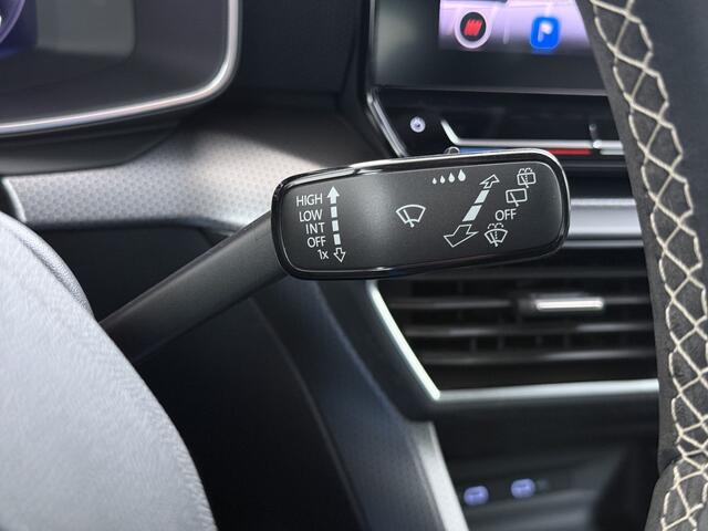 Seat LEON Sportstourer 1.5T 131pk NWE Model Trekhaak Camera Adaptive-Cruise Navi Ecc Virtual Cockpit Apple Carplay/Android Auto Pdc Style Launch Edition Lmv Led DAB Keyless Isofix Front assist Regensensor Bluetooth Rijstrooksensor 1e Eigenaar Origineel Nederlandse 