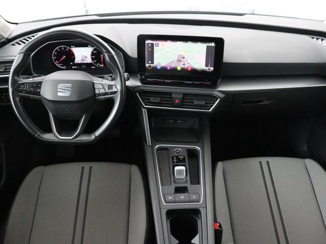 Seat LEON 1.5 eTSI Style Launch Edition | Trekhaak | Adaptive cruise | Camera | Carplay | Navigatie | DAB | Parkeerhulp | Digital Cockpit | Climate control | Bluetooth