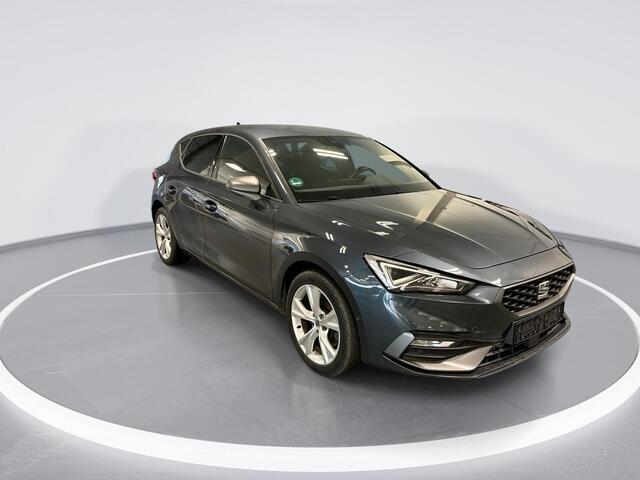 Seat LEON 1.4 TSI 204pk DSG eHybrid PHEV FR · Camera · Apple/Android Car Play · Navigatie · Dodehoek Detectie · Alarm · Sfeerverlichting · Keyless · 17'' Inch ·