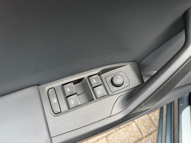 Seat LEON Sportstourer 1.5 eTSI DSG FR Business Intense Tech Winter