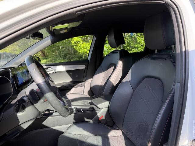 Seat LEON Sportstourer 1.5 eTSI FR Business Intense . NAVIGATIE . STOELVERWARMING . PARKEERSENSOREN VOOR & ACHTER .