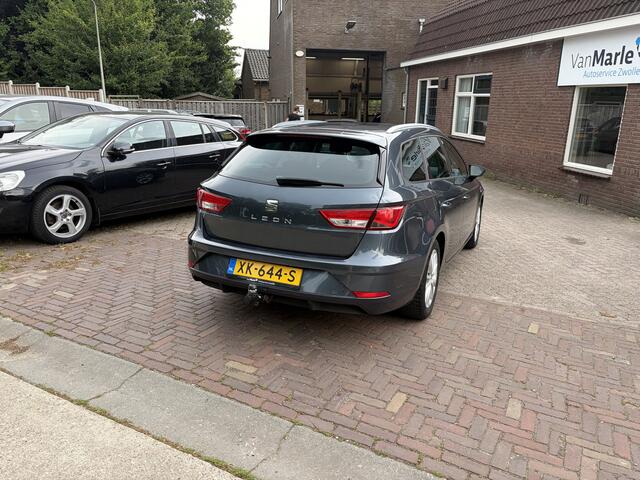 Seat LEON ST 1.0 EcoTSI Style Business Intense TREKHAAK PDC V+A NAVI CARPLAY
