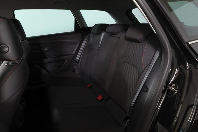 Seat LEON ST 1.5 TSI 150 PK FR Business Intense | Dig. Cockpit | Adapt. Cruise | Stoelverw. | PDC | Camera | NAV + App. Connect | ECC | Afn. Trekhaak | LM 19" |