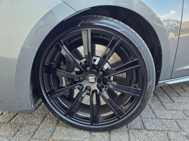 Seat LEON 2.0 TSI Cupra 300: Performance Pack, schaal stoelen PANO