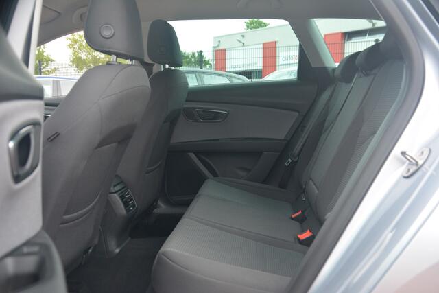Seat LEON ST 1.0 EcoTSI Style Business Intense | Navigatie | Cruise | Carplay | PDC | Trekhaak | NL auto!! |