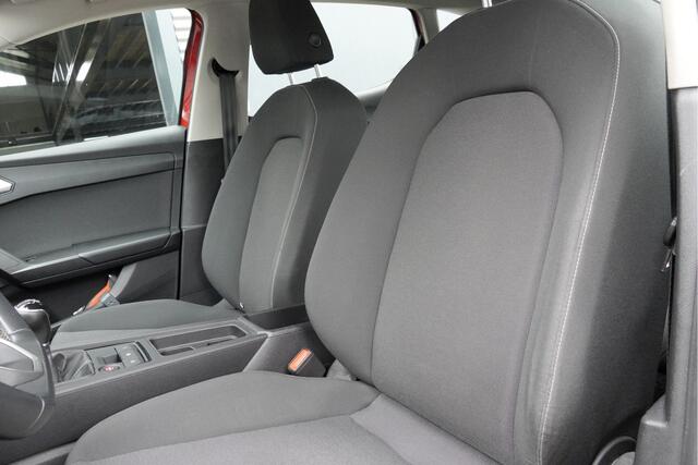 Seat LEON 1.0 TSI 5drs Reference BJ2021 Lmv 16" | Led | Trekhaak | App-Connect | Climate control | Cruise control | Getint glas