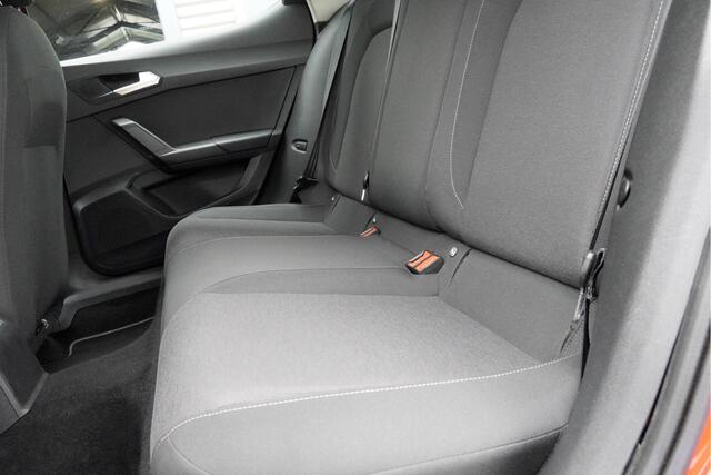 Seat LEON 1.0 TSI 5drs Reference BJ2021 Lmv 16" | Led | Trekhaak | App-Connect | Climate control | Cruise control | Getint glas