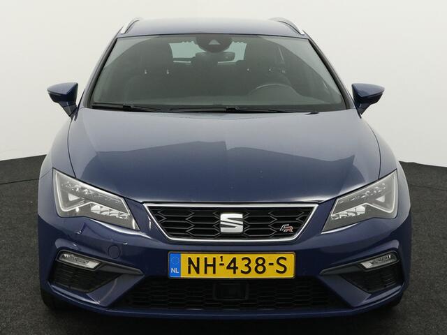 Seat LEON ST 150 PK 1.4 EcoTSI FR Bluetooth, Cruise control adaptief, stuur multifunctioneel, voorstoelen verwarmd, schakelpaddles, De SEAT Leon ST 1.4 EcoTSI FR is een luxe, ruime en sportieve stationwagen die comfort en prestaties perfect combineert. Dankzij de c