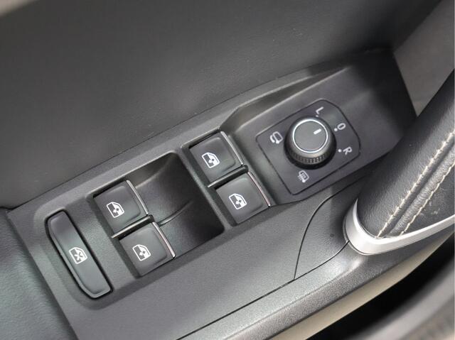 Seat LEON Sportstourer 1.4 TSI eHybrid PHEV FR Business Intense Navigatie / Camera / Side assist 209