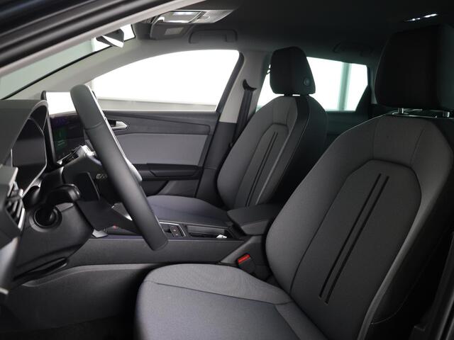 Seat LEON 1.5 TSI e-Hybrid Style Business Intense | Midnight Black Metallic | Technology pack | Verwarm. Stuur + Stoelen | Matrix LED Koplampen | Keyless Entry | Draadloze Carplay