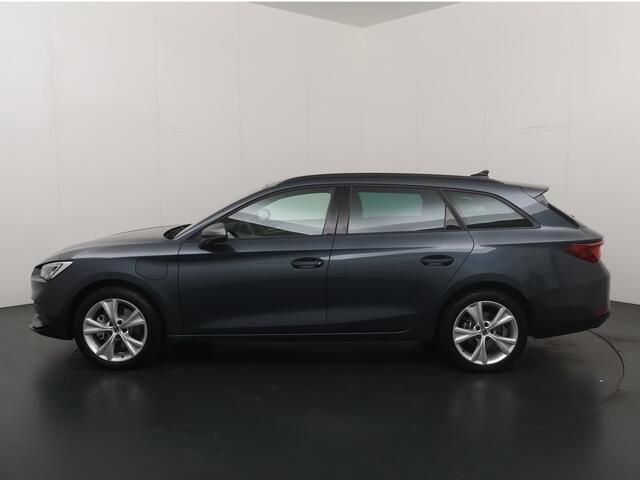 Seat LEON Sportstourer 1.5 TSI e-Hybrid 204pk FR Business | Trekhaak | Stoel- en stuurwiel verwarming | Adapt. Cruise | Camera | 1/2 leer | Fabrieksgarantie t/m 05-2029 |