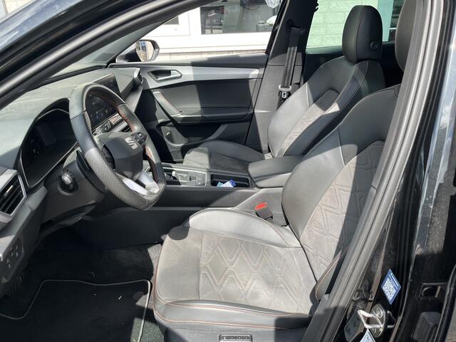 Seat LEON 1.4 TSI eHybrid PHEV FR / AUTOMAAT/ PANO/ ALCANTARA/ FULL LINK/ ACC/ DCC/ PARK.SENSOR.V+A/ CAMERA/ STUUR+STOELVERWARM./ MEMORY SEAT/ DODEHOEK/ KEYLESS/ DIGITAL DASH/ NAVI/ DAB/ CLIMA/ LED/ 18'' LMV