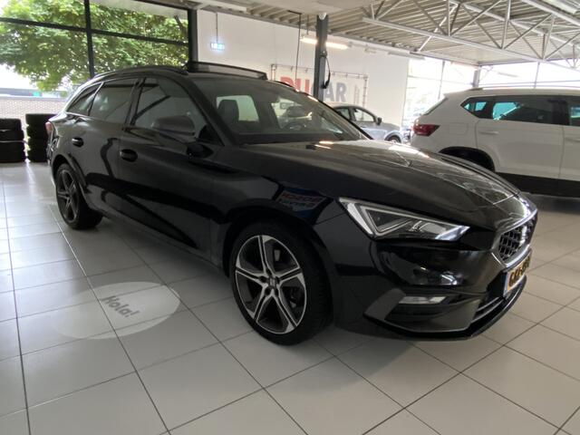 Seat LEON Sportstourer 1.4 TSI eHybrid PHEV FR Business Intense Panoramadak / Trekhaak/ Carplay /