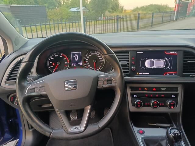 Seat LEON 1.5 TSI Style Business Intense | Airco | Navigatie | Cruise controle | Trekhaak |