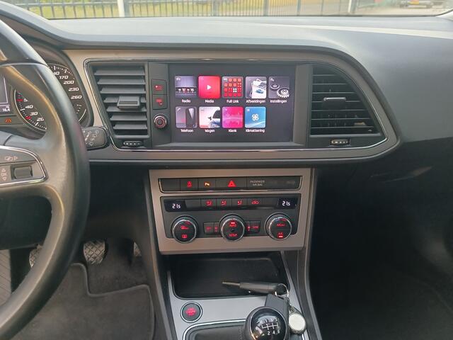 Seat LEON 1.5 TSI Style Business Intense | Airco | Navigatie | Cruise controle | Trekhaak |