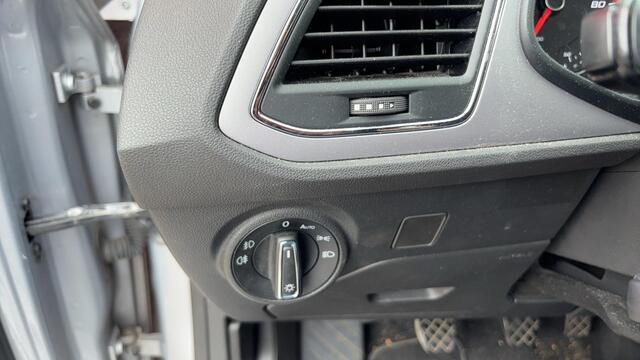 Seat LEON ST 1.0 EcoTSI Style Business Intense DRIEM VV / CARPLAY / KEYLESS / NAVI / CLIMA / PDC / BLUETOOTH / CRUISE / NL-AUTO