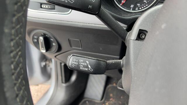 Seat LEON ST 1.0 EcoTSI Style Business Intense DRIEM VV / CARPLAY / KEYLESS / NAVI / CLIMA / PDC / BLUETOOTH / CRUISE / NL-AUTO