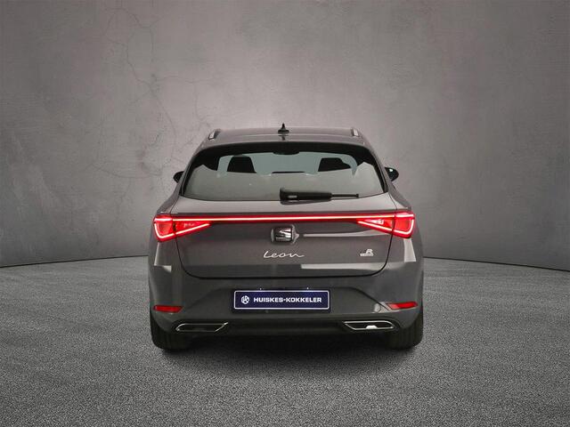 Seat LEON Sportstourer FR Business 1.5 TSI eHybrid 204pk DSG Automaat Trekhaak, Adaptive cruise control, Achteruitrijcamera, Stoelverwarming, LED matrix koplampen