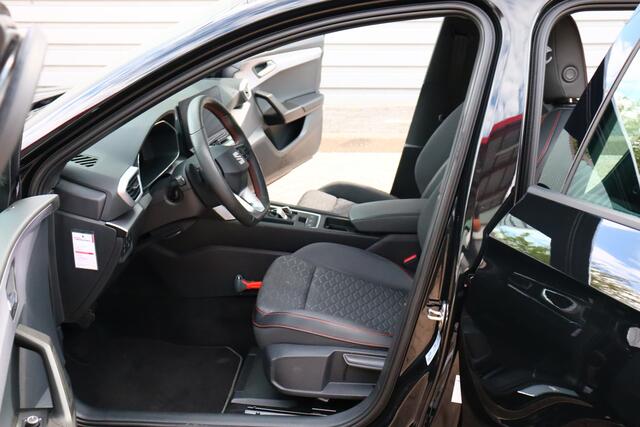 Seat LEON Sportstourer 1.5 eTSI FR Business Intense O.a: Adaptive cruise, Elektr. achterklep, Carplay, Dab, Pdc, Camera, Etc... Rijklaar! All-in prijs!