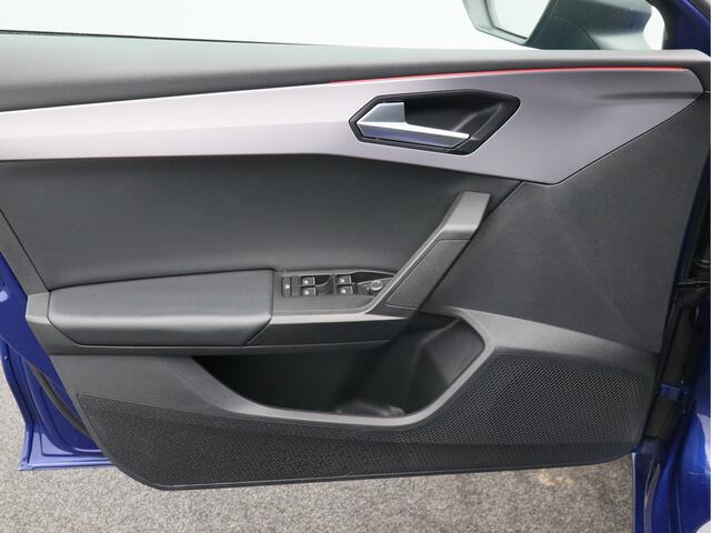 Seat LEON Sportstourer 1.5 eTSI FR Business Intense/ lage km/ trekhaak!