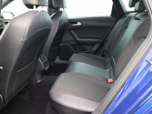 Seat LEON Sportstourer 1.5 eTSI FR Business Intense/ lage km/ trekhaak!